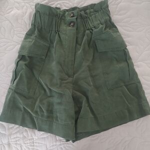 H&M high waisted cargo shorts olive green size 2